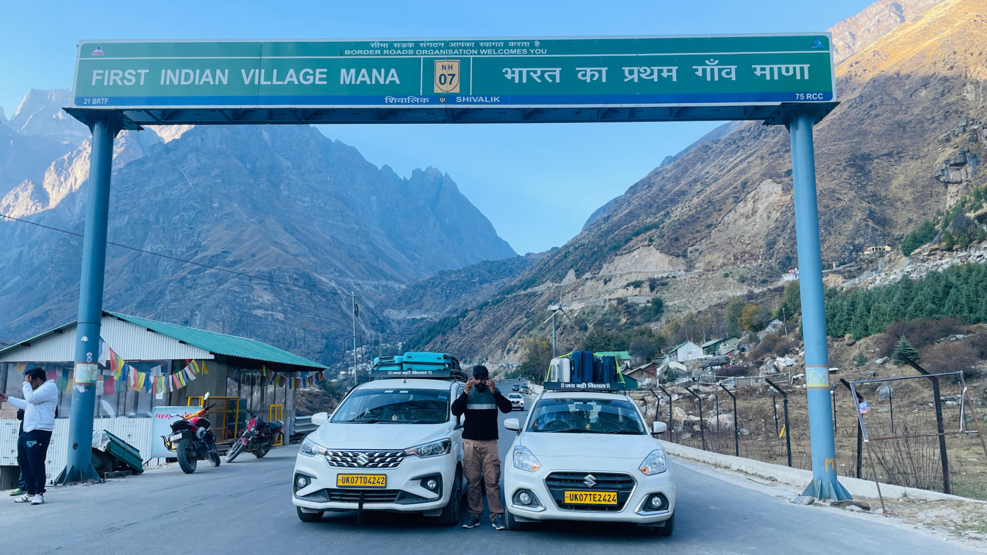 Baba Kedar taxis at Mana, the first Indian village